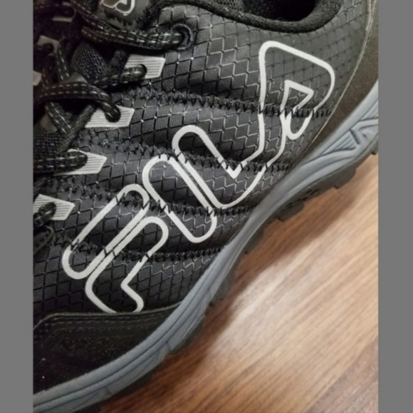 MAKE AN OFFER!! Fila Mens Cool Max  Memory foam Sneakers - Picture 3 of 6